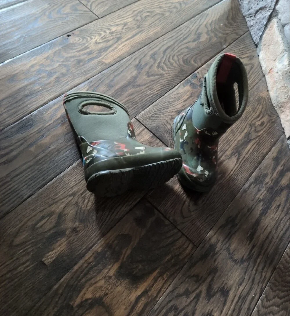 BOGS Kids Olive Green Camo Rain Boots with Handle